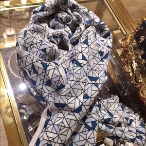 NWT Tory Burch 100% Wool Geometric Scarf Beach Blue